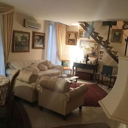 The Trip House - Between The Center And The Sea - Free Wifi And Jacuzzi Catania Luaran gambar