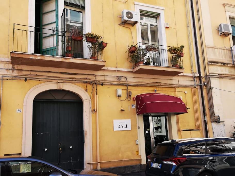The Trip House - Between The Center And The Sea - Free Wifi And Jacuzzi Catania Luaran gambar