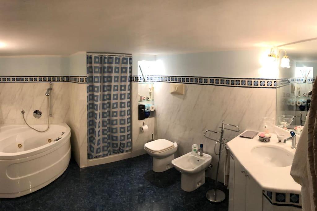 The Trip House - Between The Center And The Sea - Free Wifi And Jacuzzi Catania Luaran gambar